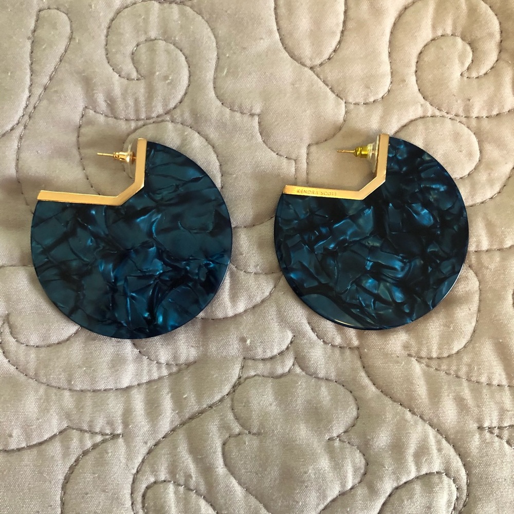 NEW KENDRA SCOTT